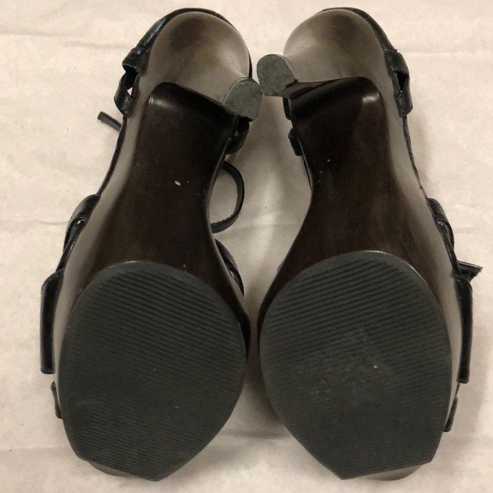 Strapping heels - Picture 3 of 3
